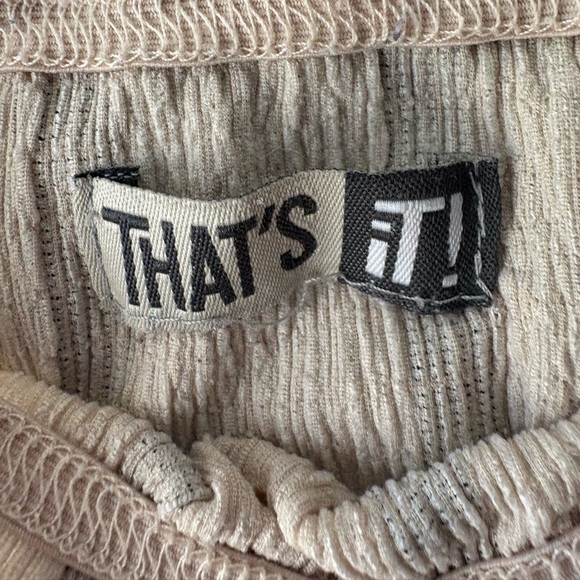 That’s it! Size small, off the shoulder, striped, cream coloured top - Picture 4 of 7